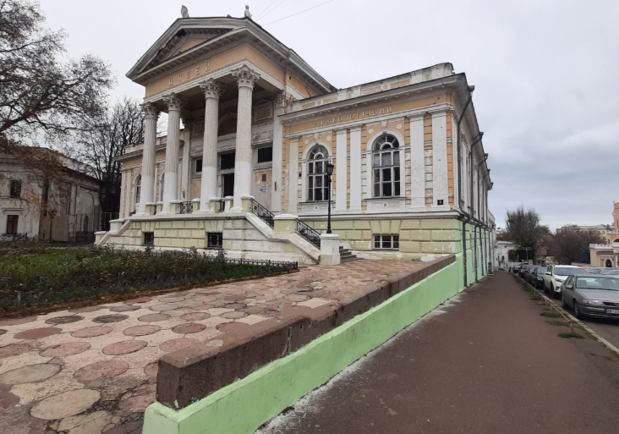 Директора Одесского археологического музея оштрафуют за покраску здания. 