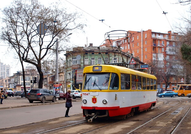 В Одессе трамвай с пассажирами врезался в столб. 