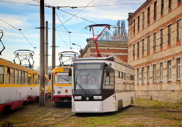 В Одессу привезли необычный трамвай: с ним уже провели испытания. 