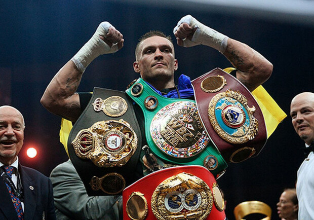 Александр Усик стал вторым в рейтинге лучших боксеров мира. 