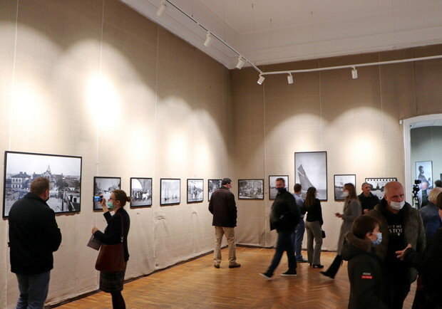 В Одессе открылась уникальная фотовыставка с кадрами города столетней давности. 