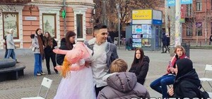 В центре Днепра парень 