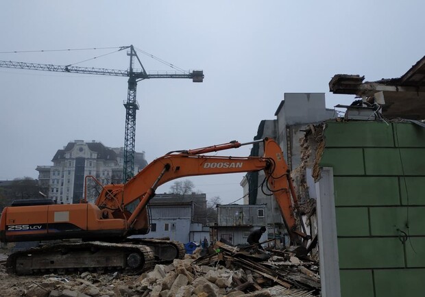 Ради новых высоток: в центре Одессы снесли историческое здание. 