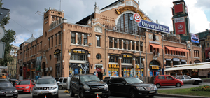 На Бессарабке псевдопарковщик требует деньги с водителей и угрожает им