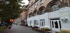 В Запорожье во время установки вывески пива повредили плитку Мелия