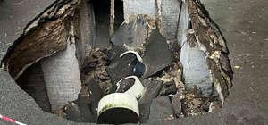 В центре Киева образовалась большая яма, в которой нашли древние подвалы