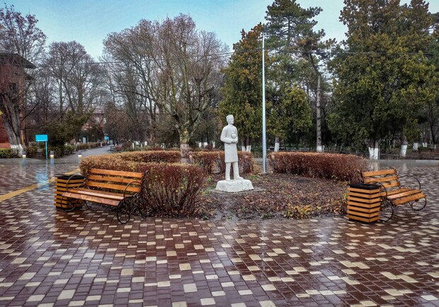 В Одессе на территории больницы открыли памятник доктору. 