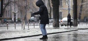 В Киеве хотели посыпать дороги солью с ионами серебра за 200 тысяч гривен