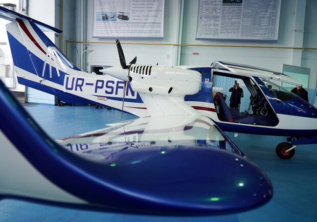 На Одесском авиационном заводе представили самолет для аэротакси. 