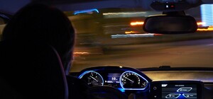 На Березняках дрифтующий на кольце водитель устроил ДТП