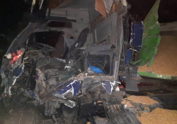Под Одессой столкнулись три грузовика: погибли два человека. 