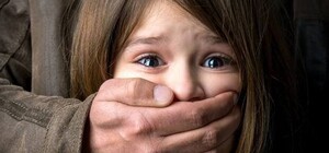 Во Львове поймали киевлянина, который в женской одежде приставал к детям в школах