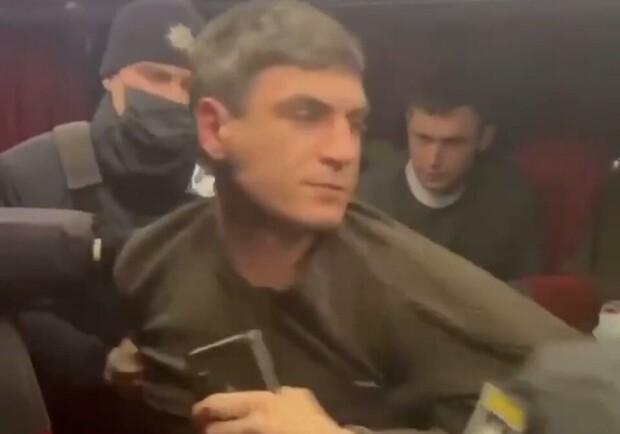 Из-за антивакцинатора автобус Одесса-Киев задержался более чем на час. 
