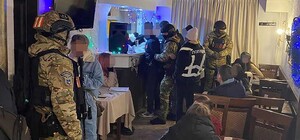 Аферисты продавали горе-любовникам из 