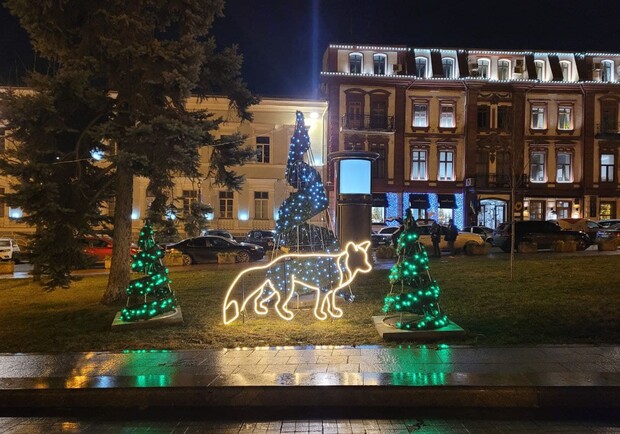 Новогодний лес и огромный подарок: праздничные фотозоны в центре Одессы. 