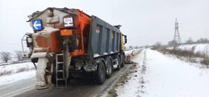 Мокрый снег и гололедица: какая ситуация на дорогах Одесской области