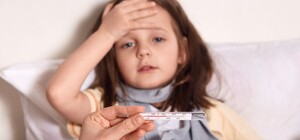 В МОЗ рассказали, можно ли обтирать спиртом человека с повышенной температурой