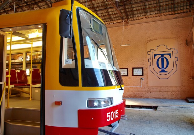 В Одессе по улице Новощепной ряд снова ездит трамвай. 