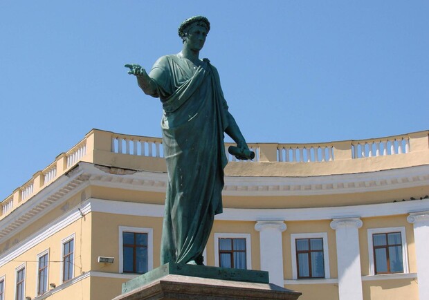В Одессе неизвестные "заминировали" памятник Дюку. 