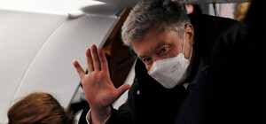 Петр Порошенко прилетел в Украину: как его встретили в аэропорту