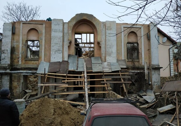 В Одессе начали без разрешения демонтировать старинную синагогу. 