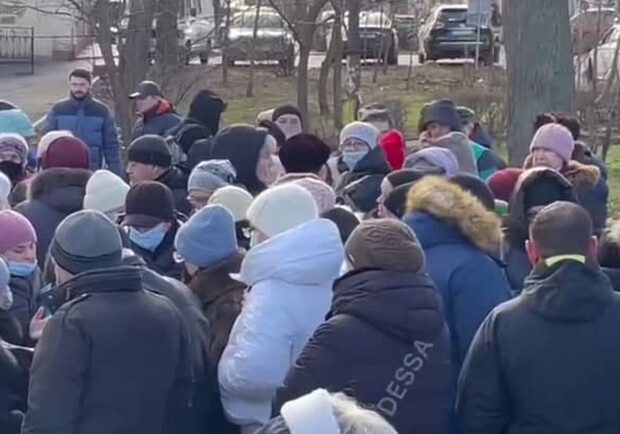 В Одессе митингуют против космических тарифов на отопление. 