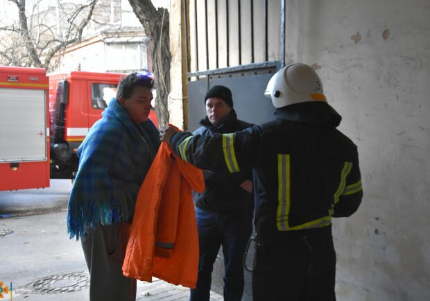 В центре Одессы из-за пожара серьезно пострадал мужчина. 