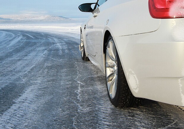 Гололед и снег в Одессе: как скользят автомобили по дорогам. 