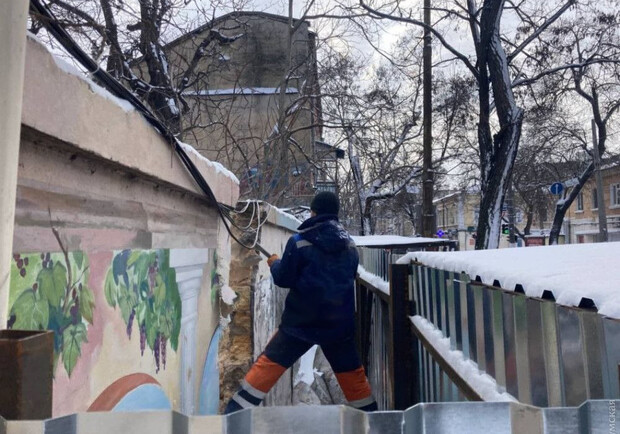 Минус один стрит-арт: в Одессе сносят стену с муралом на одесскую тематику. 