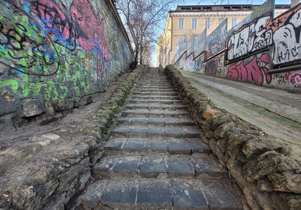 Таинственный уголок Одессы: прогулка по лестнице мертвых. 