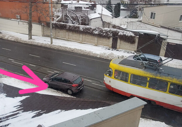 Автохамы в Одессе: свежая фотоподборка очень плохой парковки за неделю. 