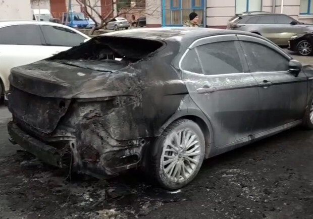 В Одесі невідомі спалили автомобіль городянина. 