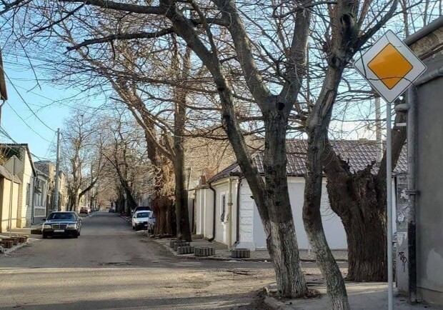 В Одесі впроваджують нові схеми руху та встановлюють дорожні знаки. 