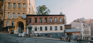 На Андреевском спуске хотят запретить продавать картины и сувениры