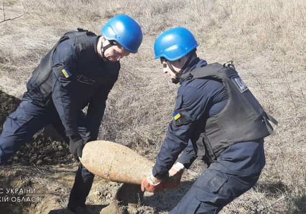 В Одесі знайшли снаряд, а в галузі авіабомбу. 