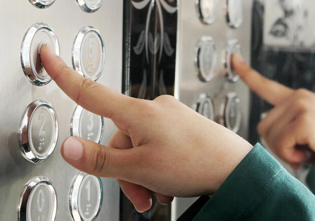 На Таирова стали отключать лифты в многоквартирных домах. 