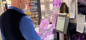 В Запорожской области охранник АТБ взвешивал яйца, чтобы найти золото