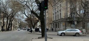 В центре Одессы еще на одном перекрестке изменили схему движения