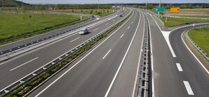 На Київській окружній дорозі побудують переходи для диких тварин, заправки та мости