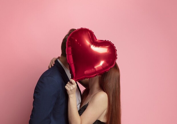 В День святого Валентина неизвестный украл шарики-сердца.