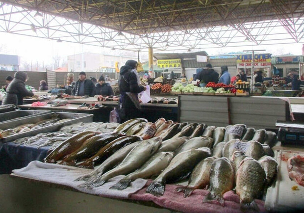 Рыбные ряды одесского "Привоза" переехали из-за масштабной реконструкции рынка.  