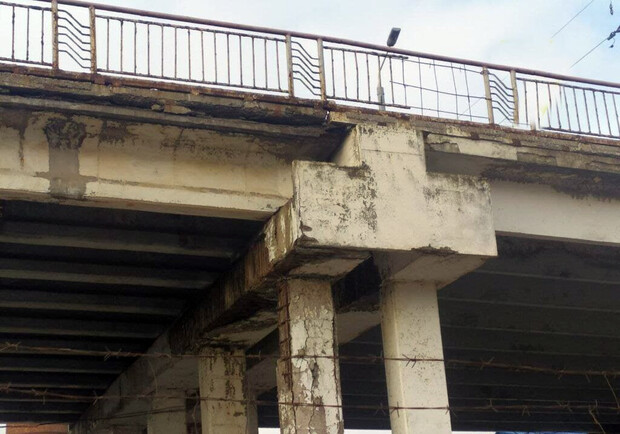 В Одессе лопнула опора Ивановского моста: фотофакт. 
