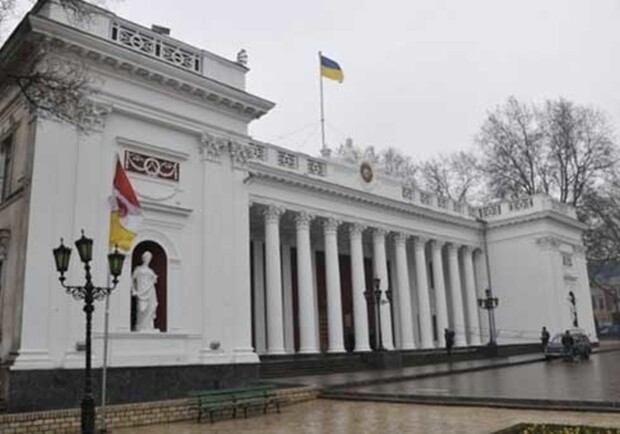Местные власти Одессы передали управление городом военному командованию. 