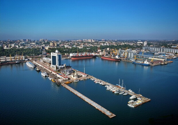 Военно-морские силы Украины обороняют Одесский морской порт. 