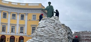 Дюка в Одесі захистили від обстрілу мішками з піском