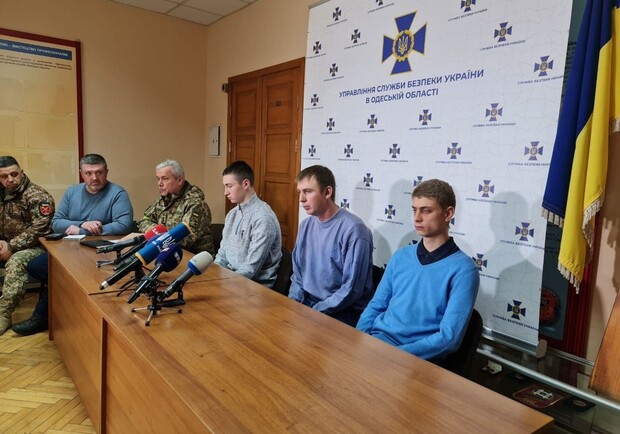В Одессе прошел брифинг с пленными российскими военными (видео). 