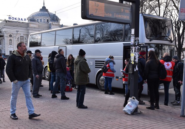 Красный крест теперь будет вывозить людей из Одессы в Молдову каждый день. 