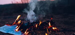 Російські окупанти знищують українську літературу