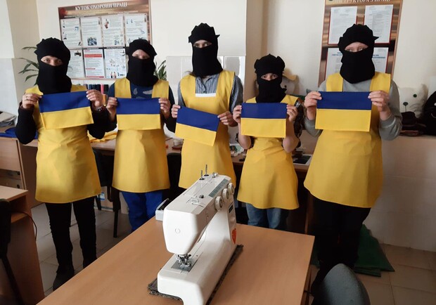 В Одессе девочки с инвалидностью помогают территориальной обороне. 