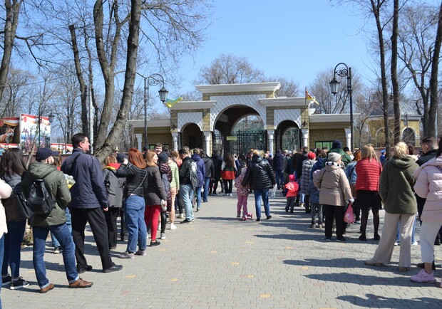 В Одесі з аншлагом та оркестром відкрився зоопарк - фото